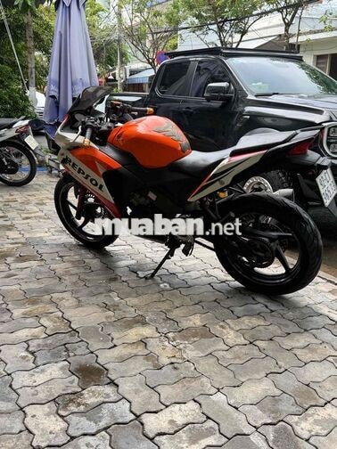 Honda CBR150R màu Cam Trắng Đỏ