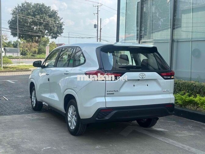 Toyota INNOVA CROSS 2026 Trắng