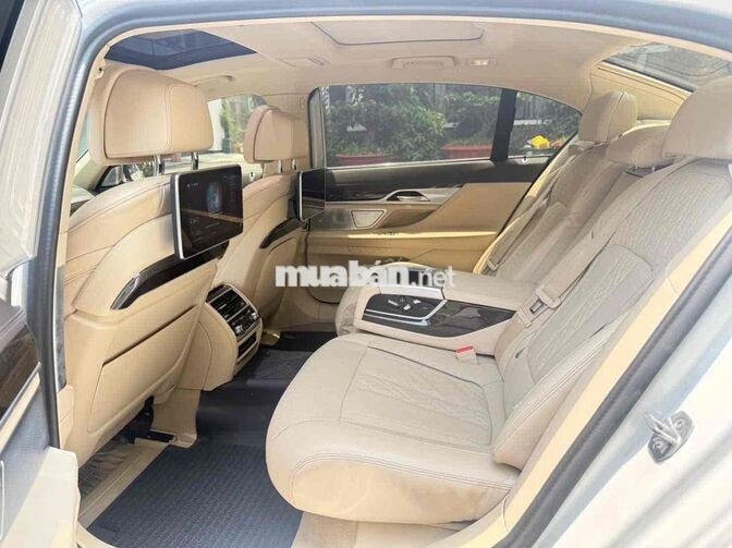 BMW 730Li Pure Excellence 2020