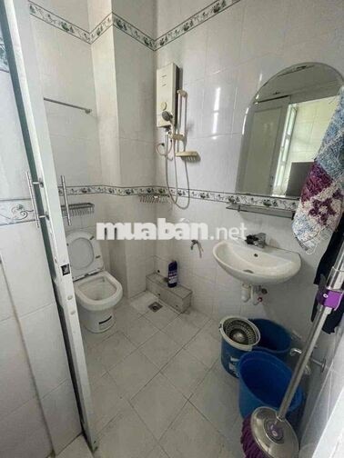 Cho thuê Chung cư 2PN, có sẵn nội thất - Võ Văn Kiệt Q1