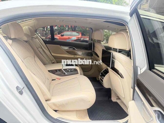 BMW 730Li Pure Excellence 2020
