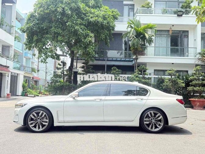 BMW 730Li Pure Excellence 2020