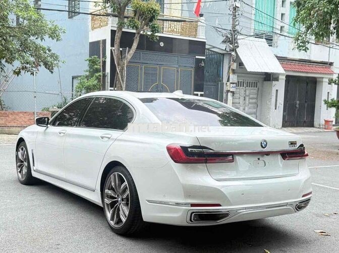 BMW 730Li Pure Excellence 2020