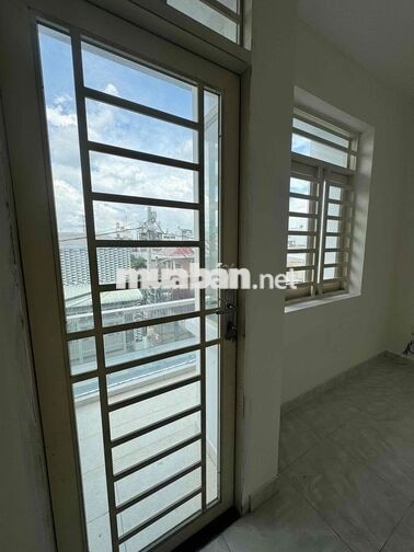 nhà vị trí đẹp có sổ hoàn công gần chợ, các trường mầm non. cấp 1,2,3