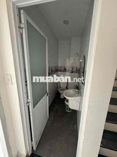nhà vị trí đẹp có sổ hoàn công gần chợ, các trường mầm non. cấp 1,2,3