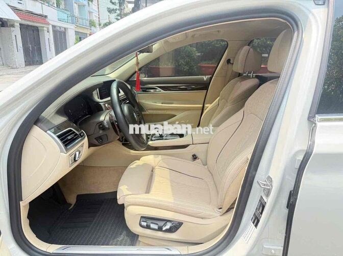 BMW 730Li Pure Excellence 2020