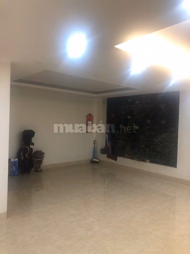 CHO THUÊ VĂN PHÒNG- SPA- STUDIO PHỐ LÝ NAM ĐẾ- THANG MÁY- NGÕ ÔTÔ
