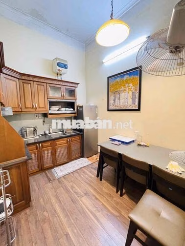 Cho thuê nhà Nguyên Căn Nguyễn Văn Cừ, 55m2, 3 tầng