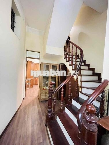 Cho thuê nhà Nguyên Căn Nguyễn Văn Cừ, 55m2, 3 tầng