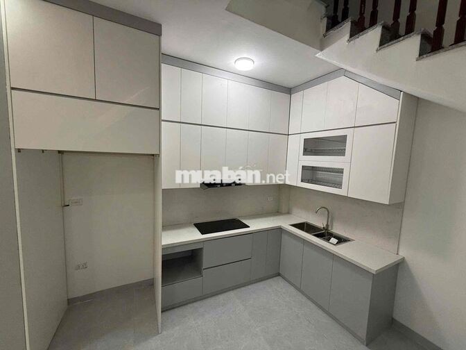 Cho thuê nhà Phố Trạm, ô tô vào nhà, gần cầu Vĩnh Tuy, Aeon Long Biên