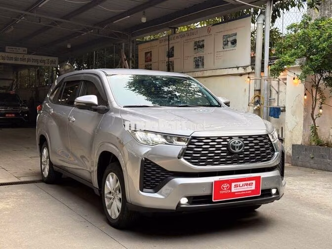 Innova Cross 2.0V 2024 Bạc 32.000km - Giá còn giảm