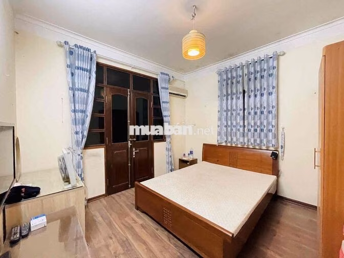 Cho thuê nhà Nguyên Căn Nguyễn Văn Cừ, 55m2, 3 tầng