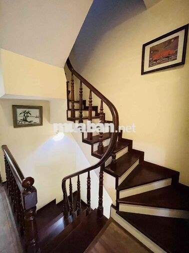 Cho thuê nhà Nguyên Căn Nguyễn Văn Cừ, 55m2, 3 tầng