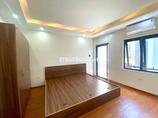 Cho thuê nhà Phố Trạm, ô tô vào nhà, gần cầu Vĩnh Tuy, Aeon Long Biên