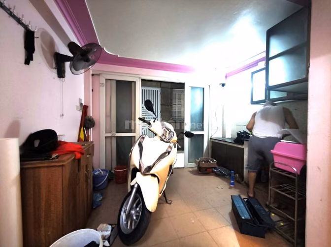 Cho thuê nhà phố Núi Trúc, 3 ngủ, 8tr