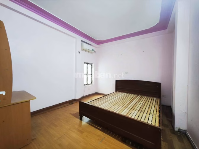 Cho thuê nhà phố Núi Trúc, 3 ngủ, 8tr