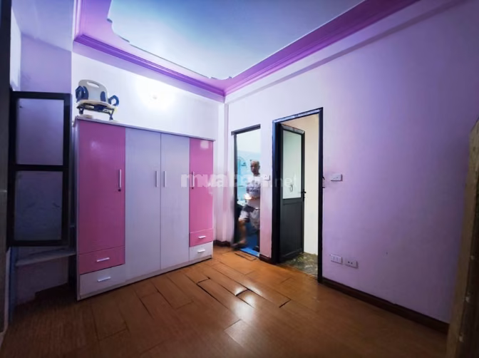 Cho thuê nhà phố Núi Trúc, 3 ngủ, 8tr