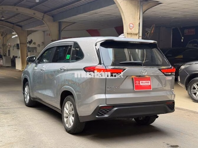 Innova Cross 2.0V 2024 Bạc 32.000km - Giá còn giảm