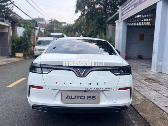 VinFast Lux A Premium 2022 - 12.000 km