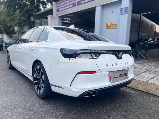 VinFast Lux A Premium 2022 - 12.000 km