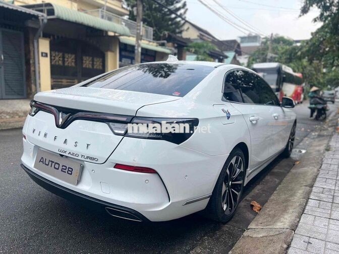VinFast Lux A Premium 2022 - 12.000 km