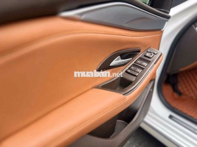 VinFast Lux A Premium 2022 - 12.000 km
