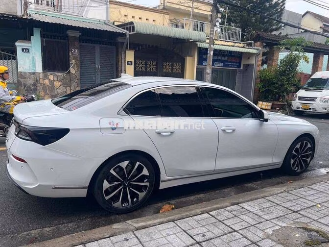 VinFast Lux A Premium 2022 - 12.000 km