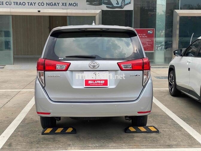 Toyota Innova 2.0E MT 2017 Bạc 7 chỗ