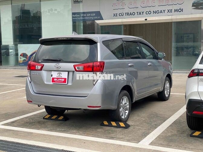Toyota Innova 2.0E MT 2017 Bạc 7 chỗ