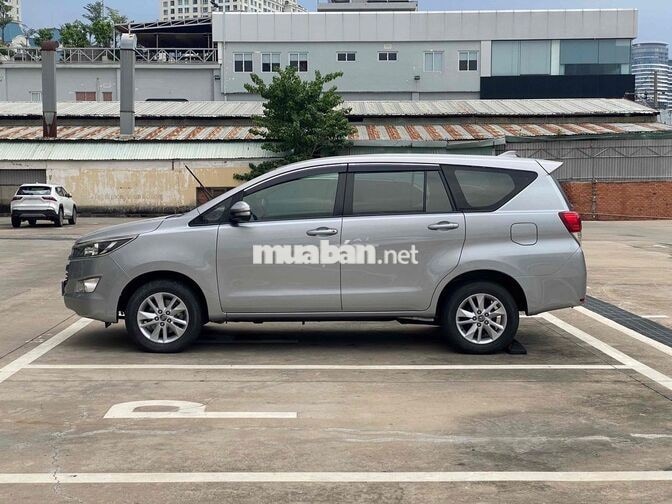 Toyota Innova 2.0E MT 2017 Bạc 7 chỗ