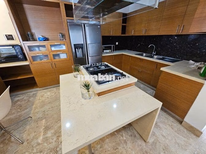 Cho thuê căn Penthouse Cộng Hòa Garden 150m2 4PN 3WC Đủ Nội Thất.