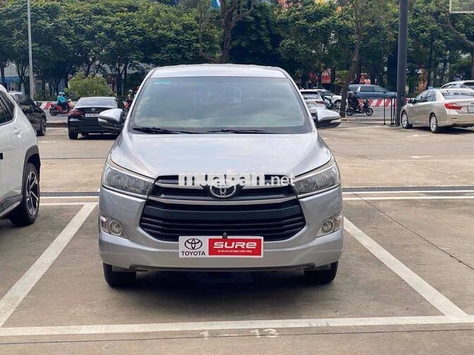 Toyota Innova 2.0E MT 2017 Bạc 7 chỗ