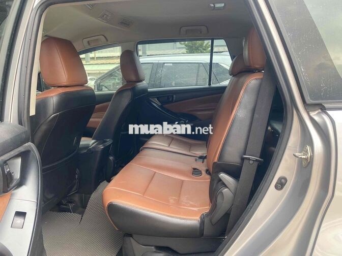 Toyota Innova 2.0E MT 2017 Bạc 7 chỗ