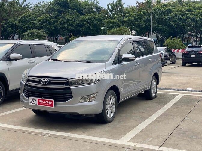 Toyota Innova 2.0E MT 2017 Bạc 7 chỗ