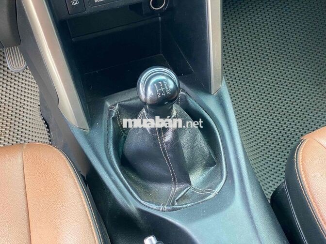 Toyota Innova 2.0E MT 2017 Bạc 7 chỗ