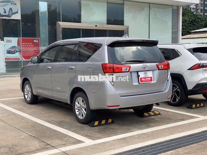 Toyota Innova 2.0E MT 2017 Bạc 7 chỗ