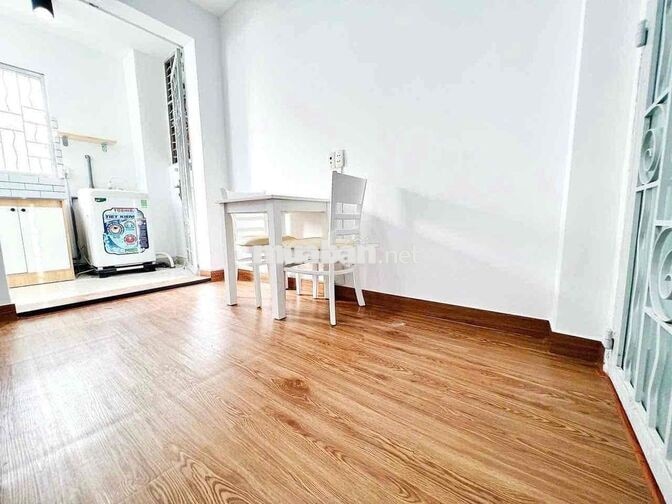 Trống sẵn phòng Full NT-CỬA SỔ TRỜI-Tách bếp-Trung tâm Bay