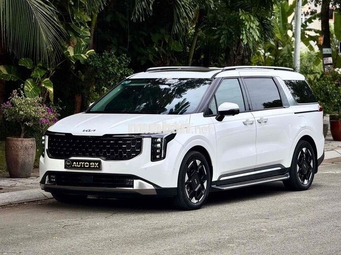 Kia Carnival 2.2D Signature 2024 Trắng 30000 km