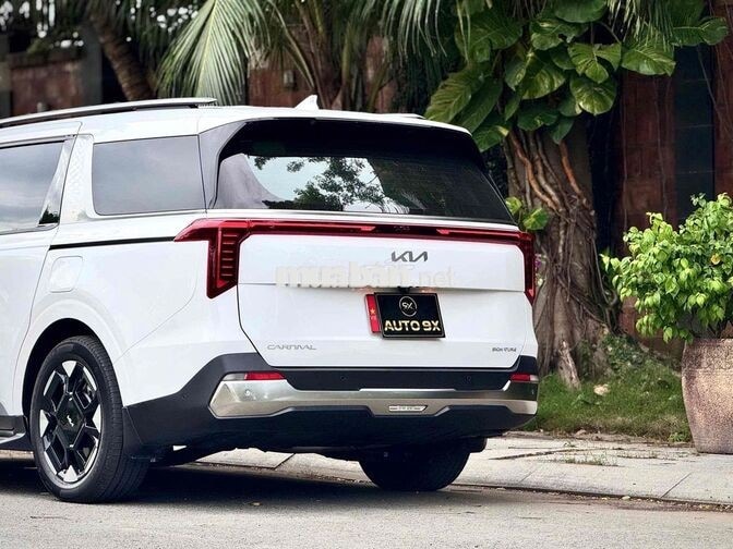 Kia Carnival 2.2D Signature 2024 Trắng 30000 km