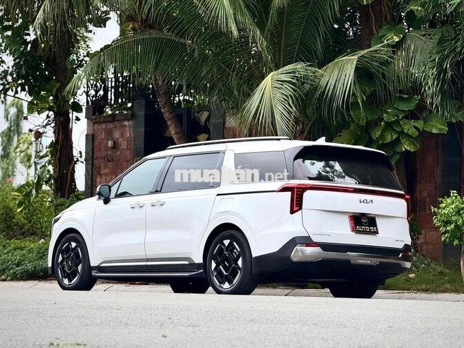 Kia Carnival 2.2D Signature 2024 Trắng 30000 km
