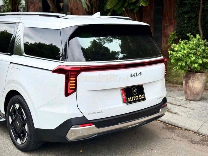 Kia Carnival 2.2D Signature 2024 Trắng 30000 km