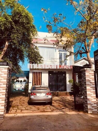 Bán nhà đất 2 mặt tiền đường bêtông, có dòng tiền cho thuê 60tr/tháng