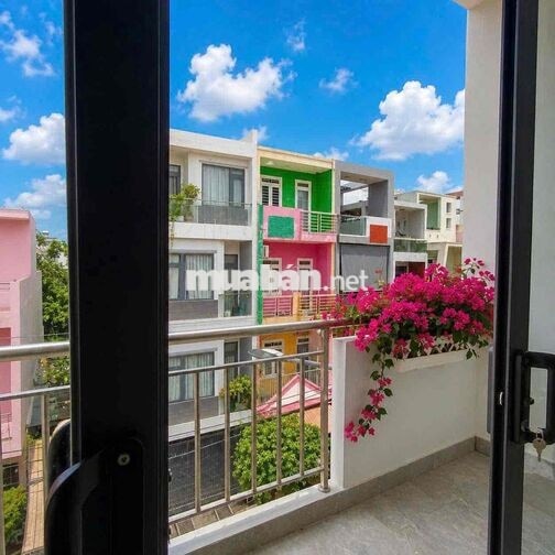 STUDIO BAN CÔNG FULL NỘI THẤT CAO CẤP - MÁY GIẶT RIÊNG SIÊU ĐẸP GẦN Q5