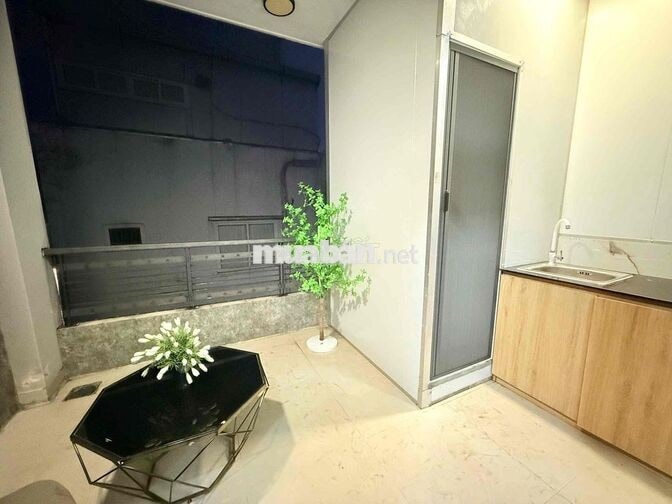CĂN HỘ VUÝP 2PN TRẦN HƯNG ĐẠO Q5, BAN CÔNG TÁCH BẾP, CUỐI THÁNG 9TRỐNG