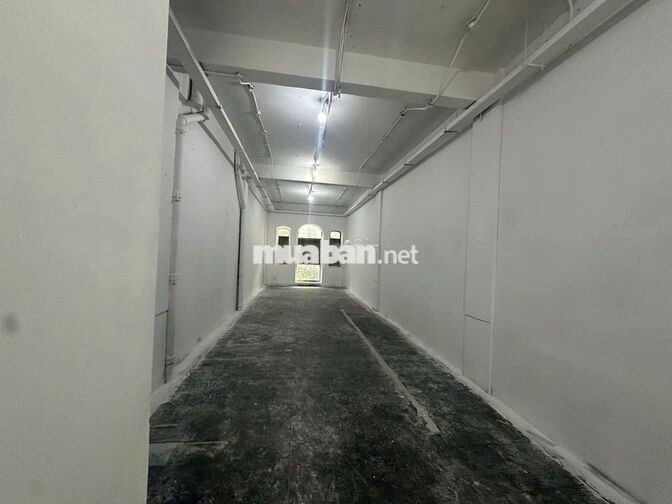 Nhà hàng, quán bar MT 23 Đồng Khởi, Q1. Dt: 4,5x38m, Kc: trệt lửng lầu