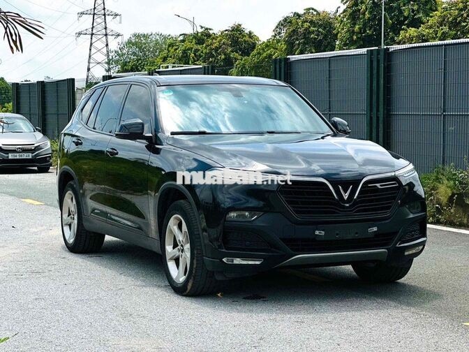 VinFast Lux SA Base 2.0 Turbo sản xuất 2021