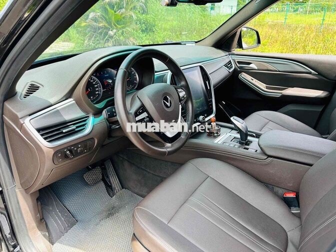 VinFast Lux SA Base 2.0 Turbo sản xuất 2021