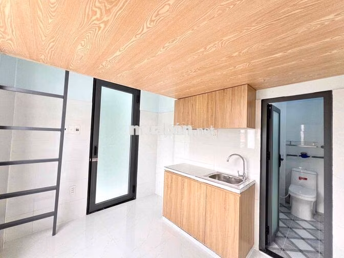 Phòng Có Gác-CỬA SỔ TRỜI-Trống sẵn-Gần ĐH Văn Lang