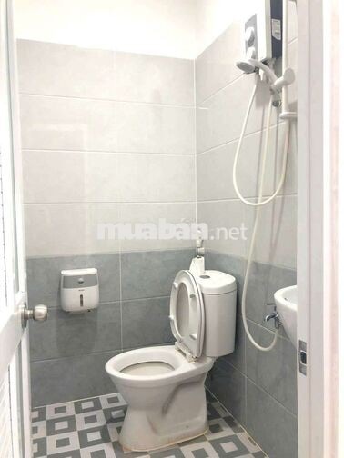 cho thuê nhà Nguyễn Văn Cừ Q1 2PN 2WC giá 12tr