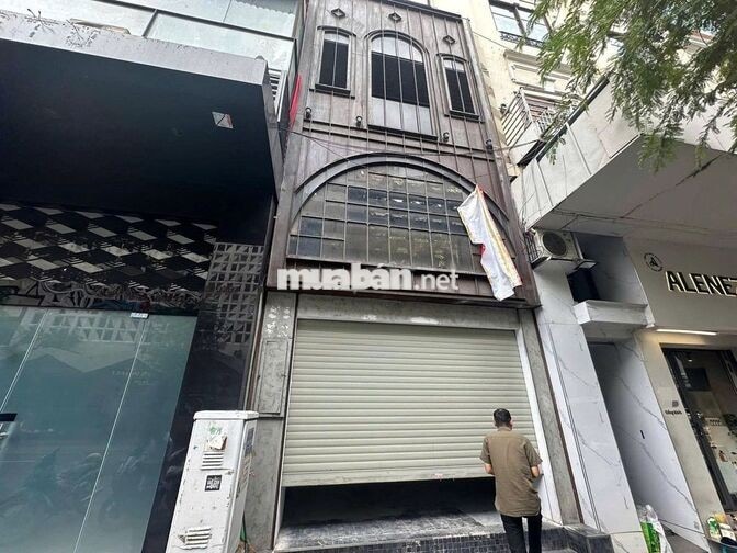 Nhà hàng, quán bar MT 23 Đồng Khởi, Q1. Dt: 4,5x38m, Kc: trệt lửng lầu